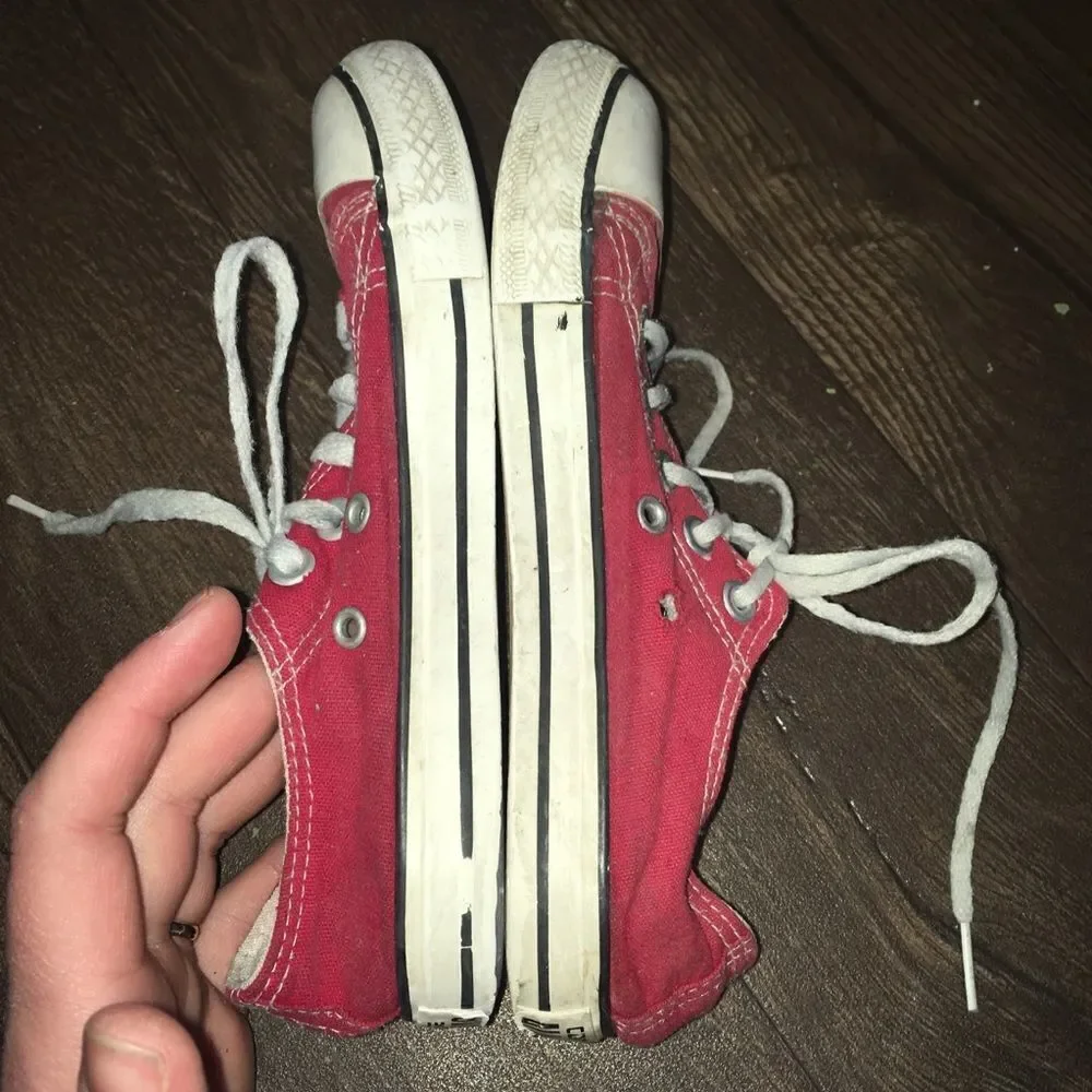 Converse red low top sneakers 2Y/3.5W